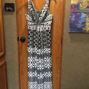 NWOT. Metaphor Brand Women’s Size LP Black and White Sleeveless Sundress